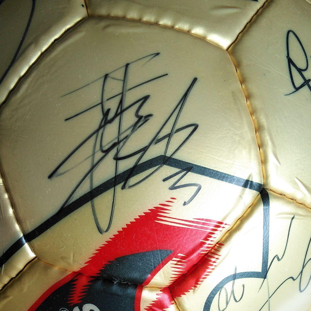 ２００２年浦和レッズ登録選手サインサッカーボール。