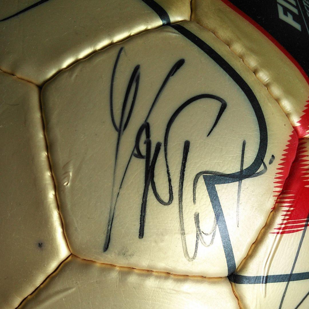 ２００２年浦和レッズ登録選手サインサッカーボール。