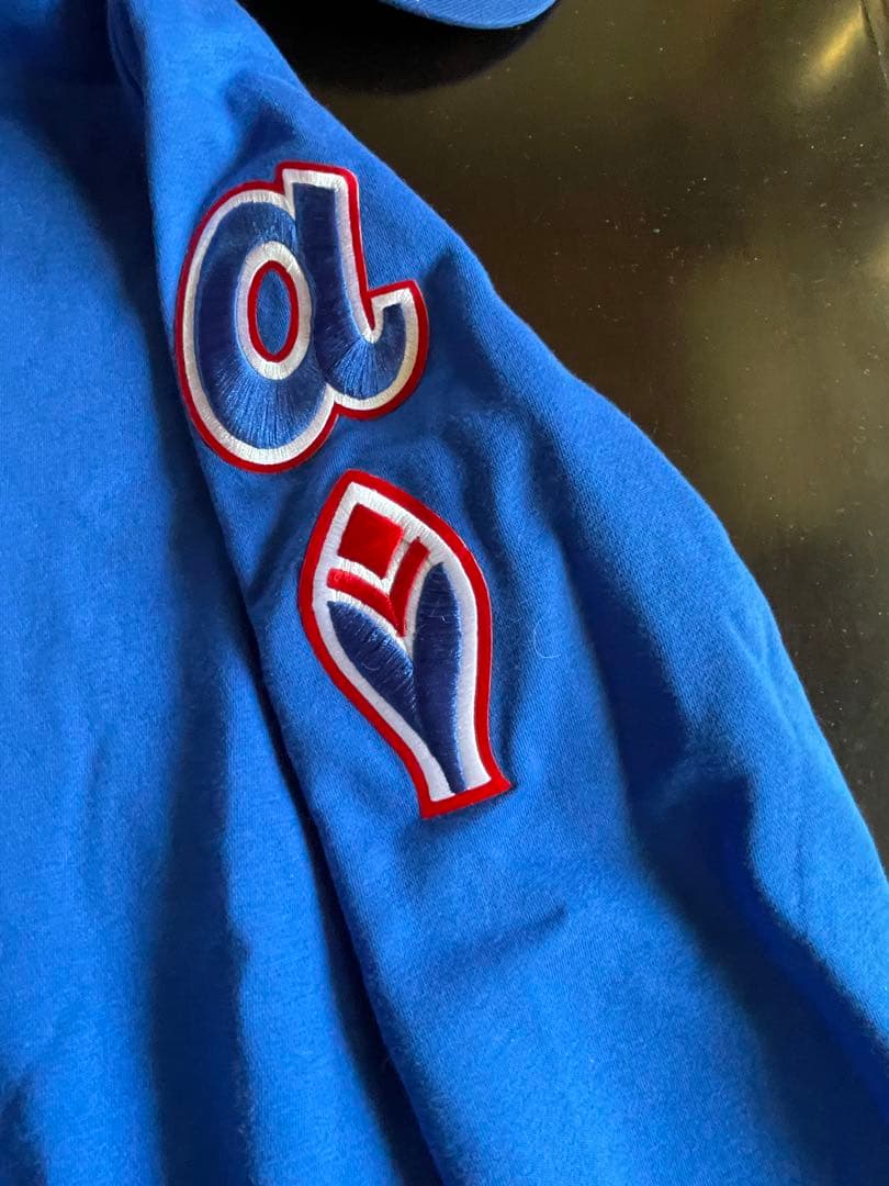 MLB公式アトランタ・ブレーブス のフード付きパーカーとキャップ