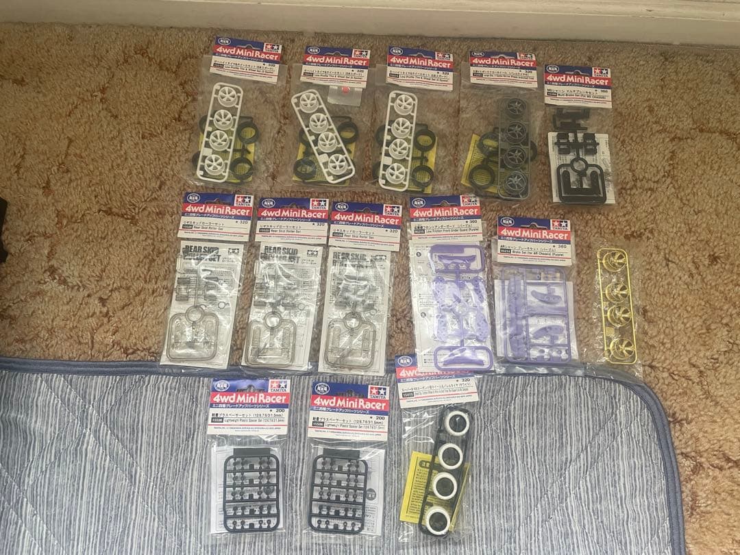 ミニ四駆　 キャリーピット+グレードアップパーツ　まとめ売り