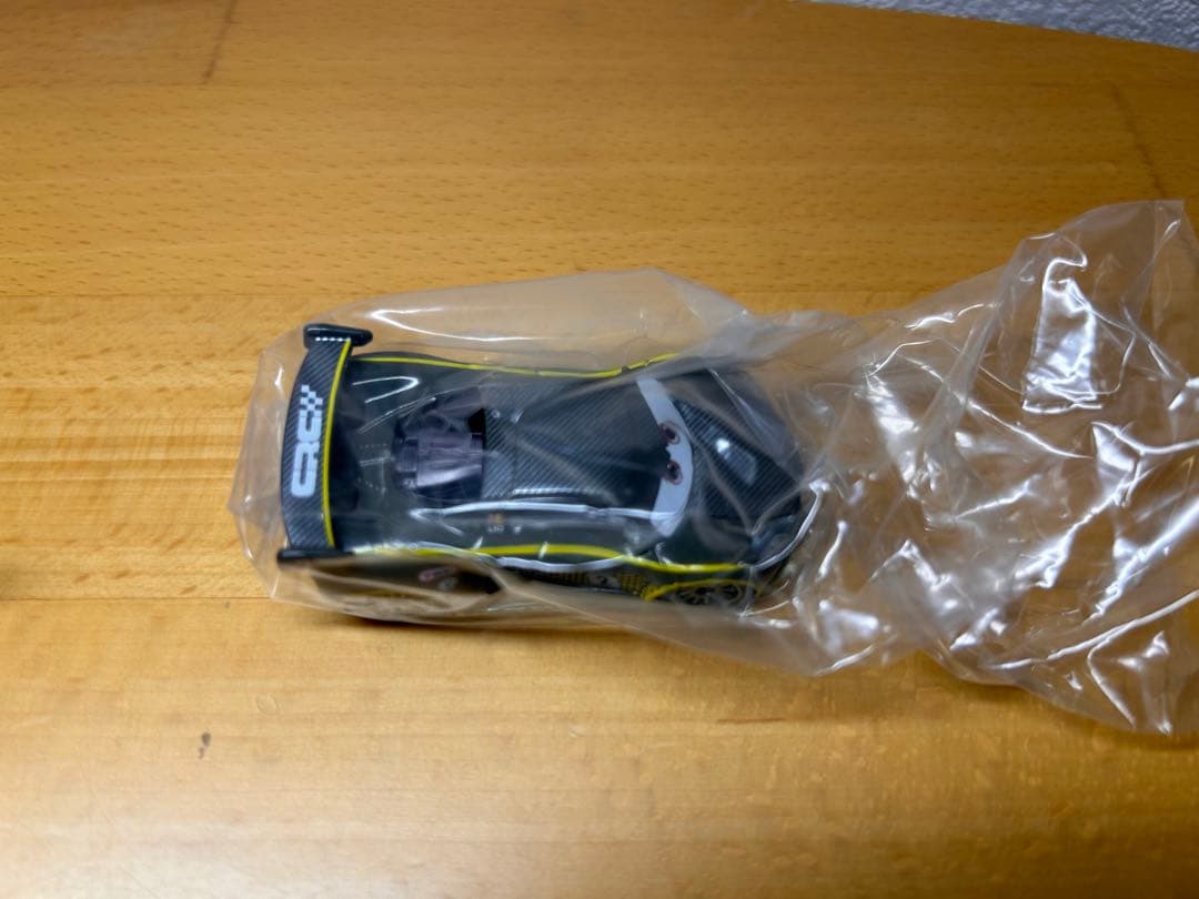 【新品未使用】カーズトミカ ルイスハミルトン カーボンレーサータイプ 廃盤品