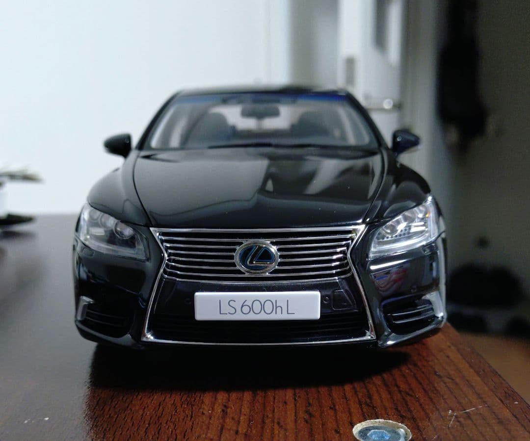 オートアート 1/18 レクサス LS600hL ミニカー　黒