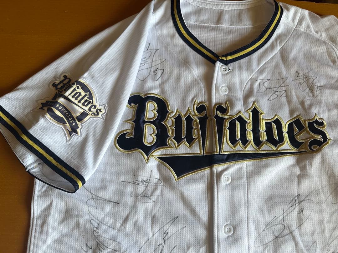 ✴︎オリックス　バッファローズ✴︎Buffaloes サイン入り ユニフォーム