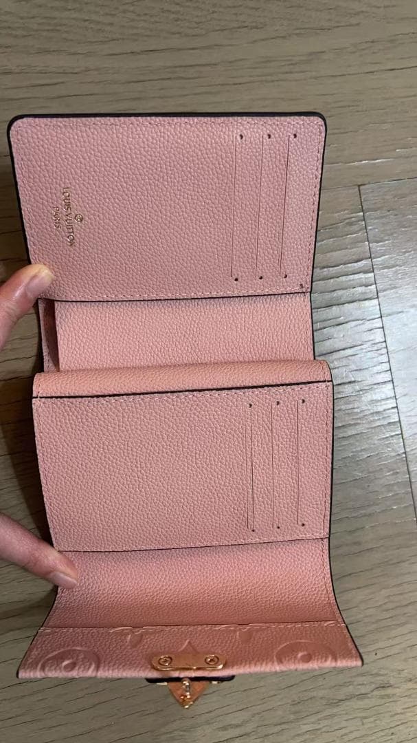 ルイヴィトン ピンクレザー 三つ折り財布 ゴールド金具 モノグラム型押し￥a/*