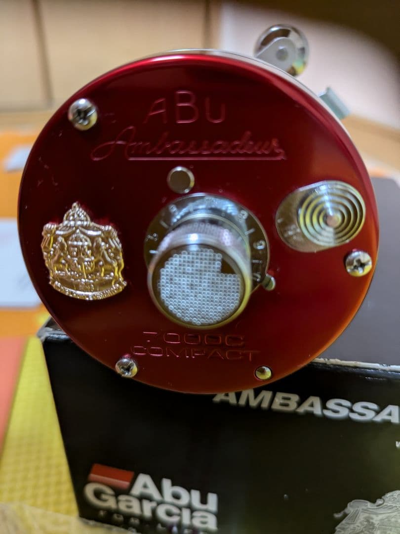 アブガルシア アンバサダー7000c コンパクト　レッド