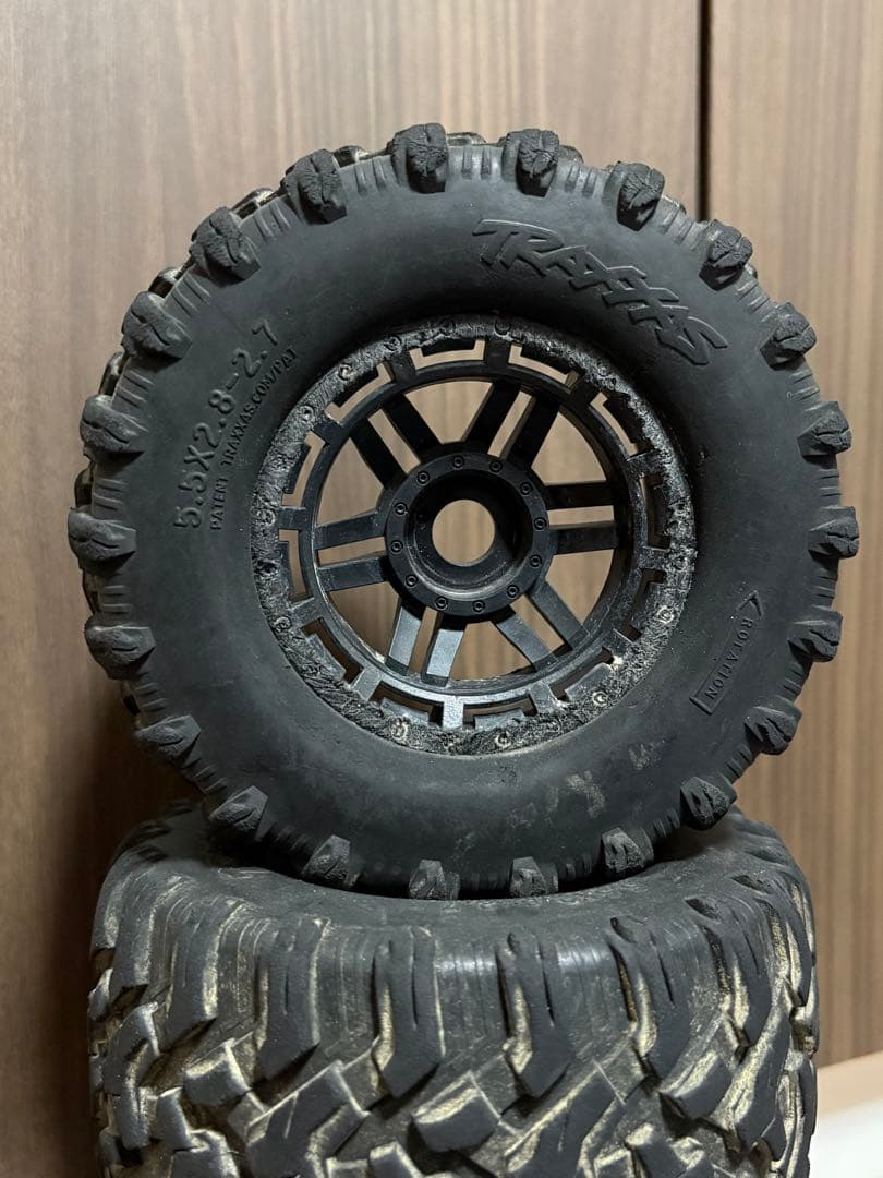 トラクサス　タイヤ　MAXX 純正　3.3 京商　ARRMA