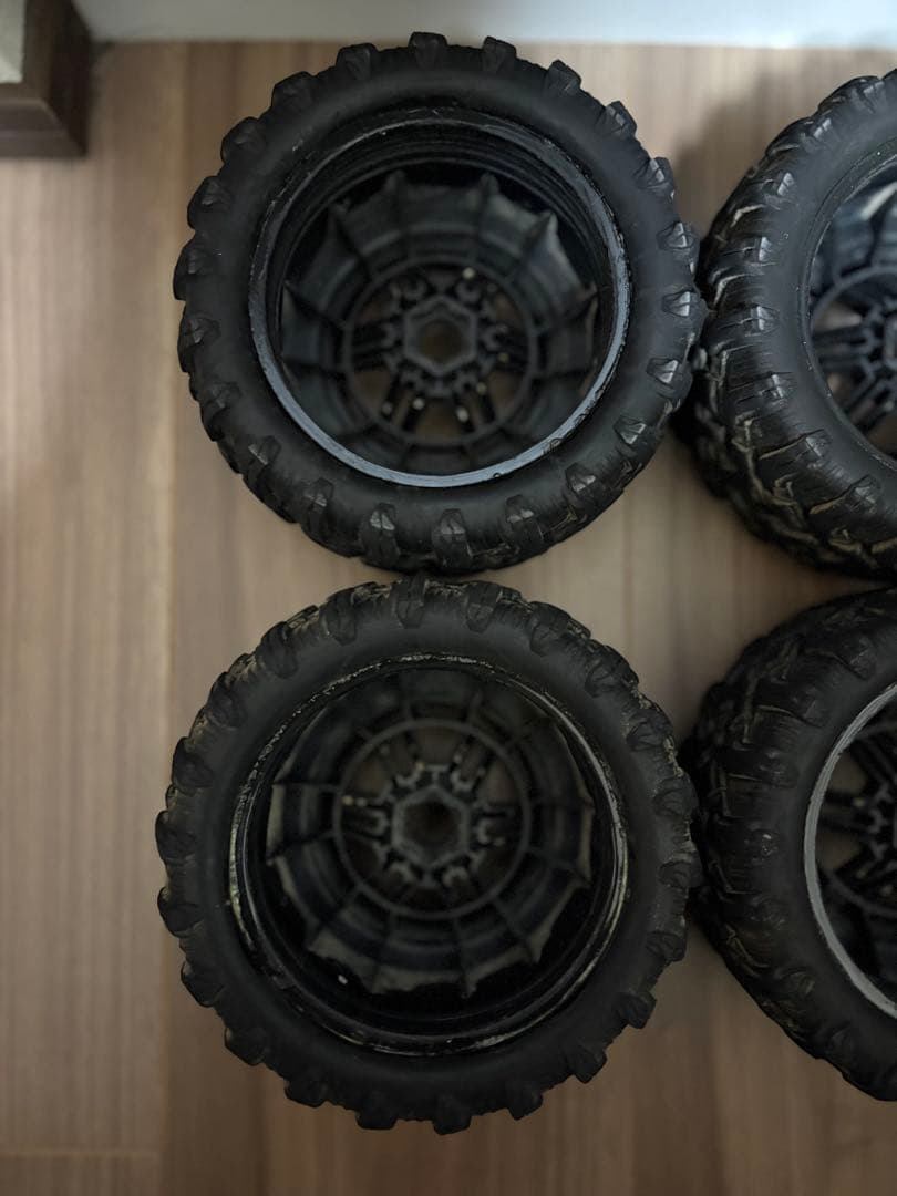 トラクサス　タイヤ　MAXX 純正　3.3 京商　ARRMA