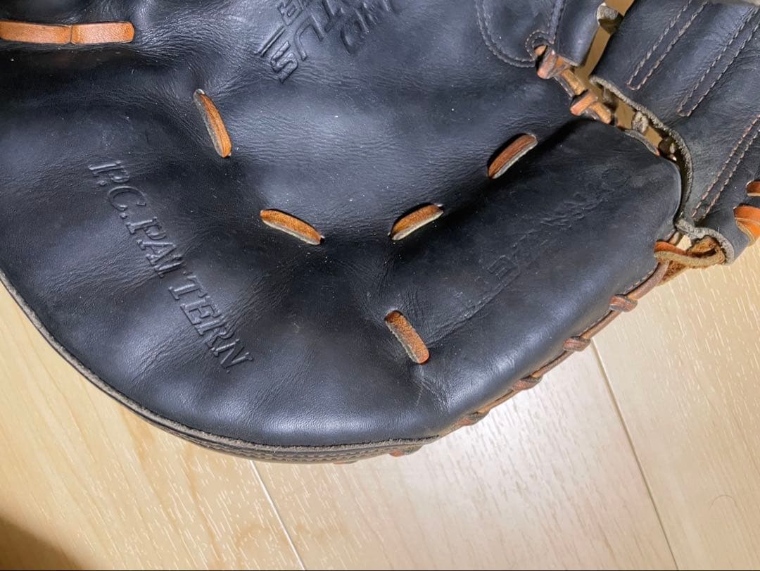 里崎智也選手　実使用キャッチャーミット　グローブ　千葉ロッテマリーンズ　支給品