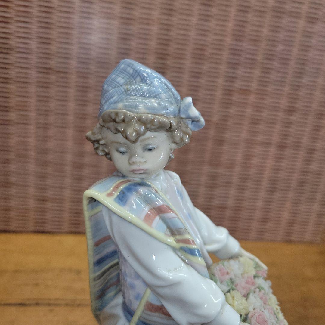 【完品】LLADRO リアドロ バレンシアの花 ブーケを持つ少年 1526