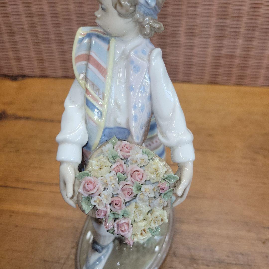 【完品】LLADRO リアドロ バレンシアの花 ブーケを持つ少年 1526