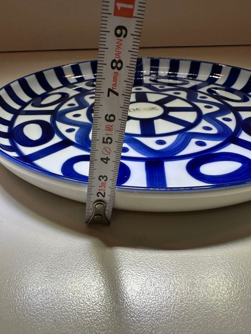 P03 DASK 幾何学模様の皿 直径約25cm 新品未使用　一枚