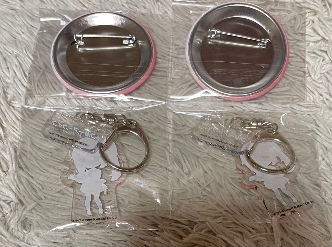 ブルーアーカイブ ナツ パセラ 缶バッジ アクリルキーホルダー ブルアカ