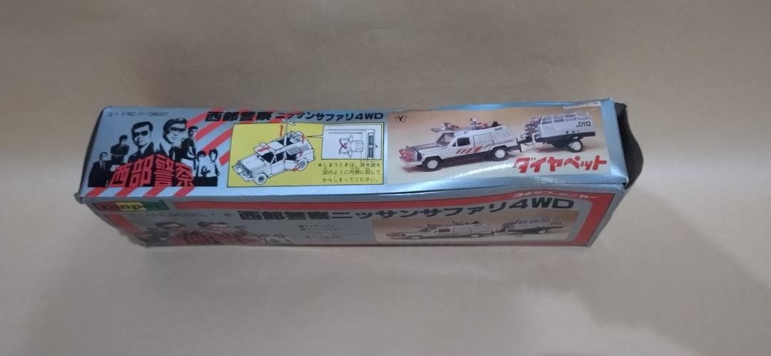 西部警察　Nissan Safari 4WD ミニカー 1/40