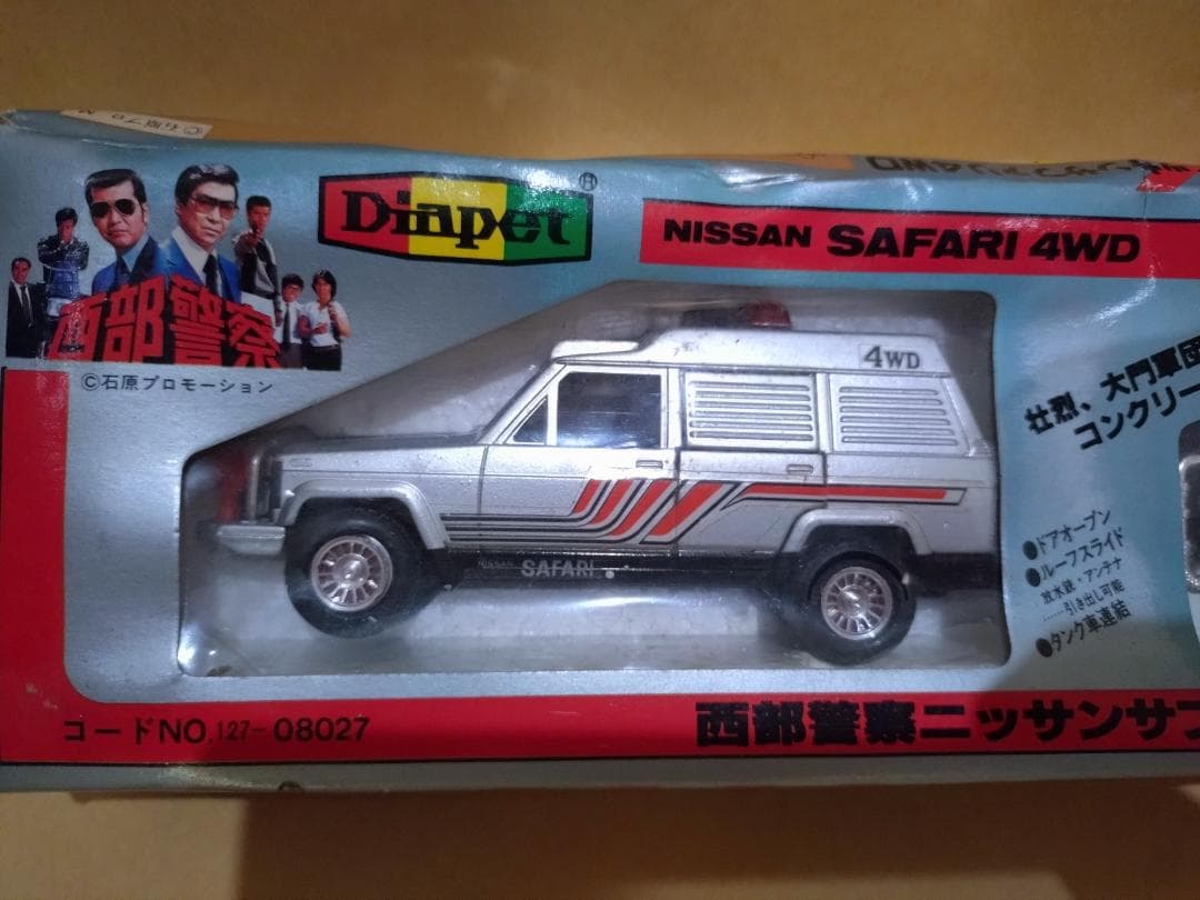 西部警察　Nissan Safari 4WD ミニカー 1/40