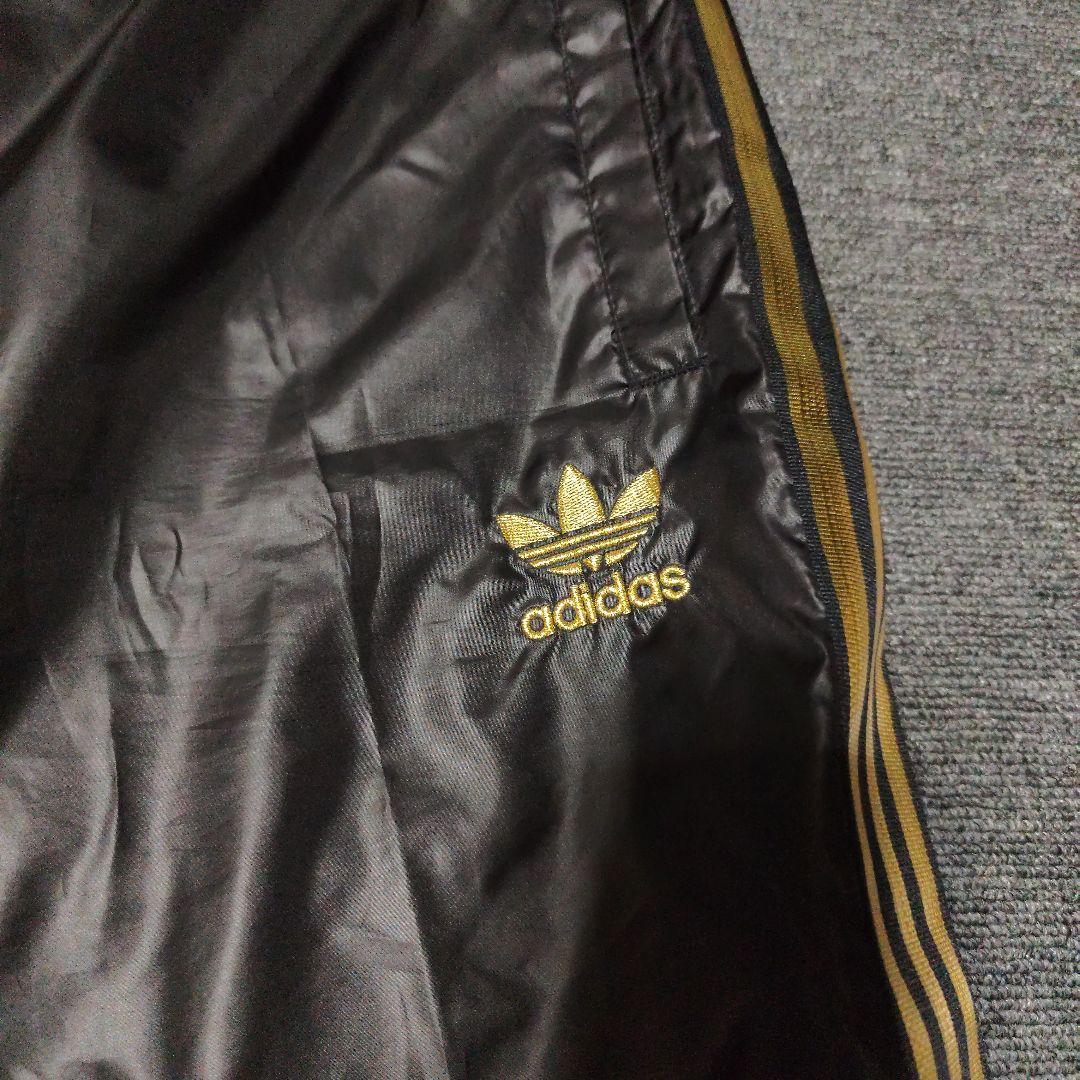 adidas ナイロンセットアップ ブラック ゴールド