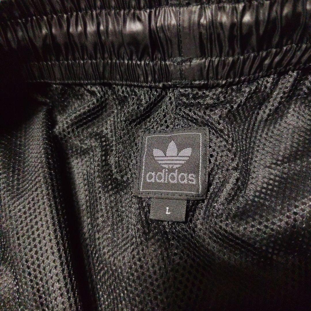 adidas ナイロンセットアップ ブラック ゴールド