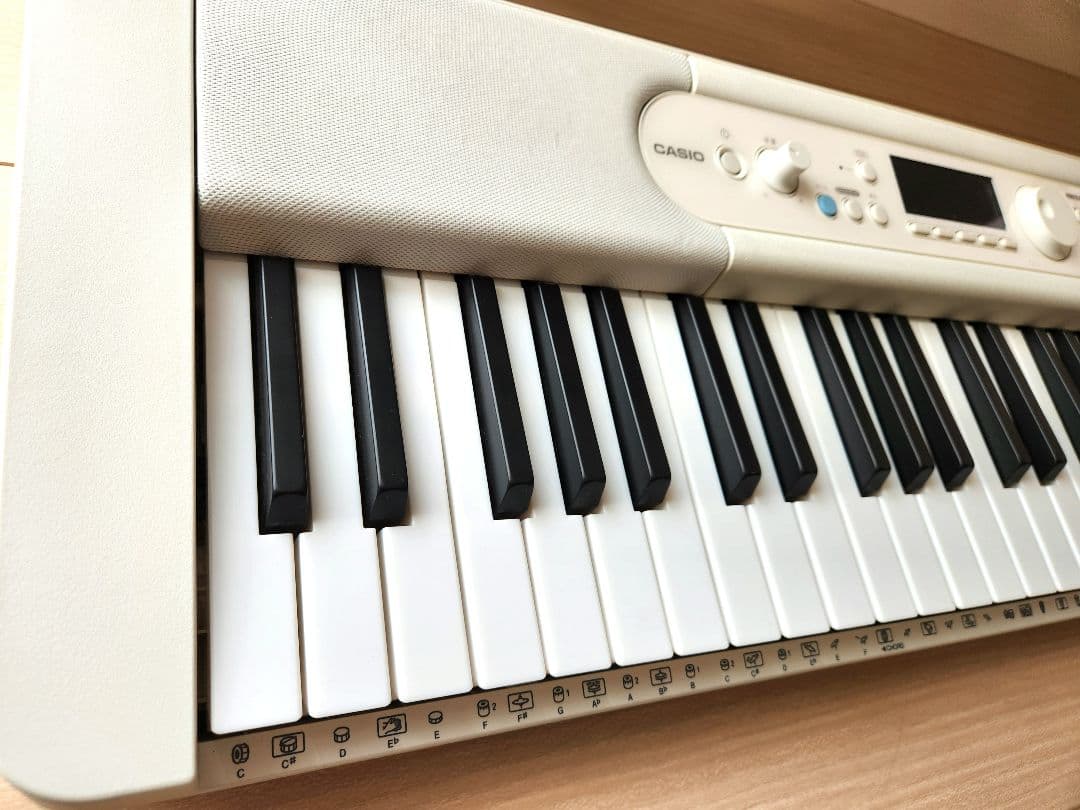 美品　CASIO LK-520 電子キーボード HIKARIナビゲーション
