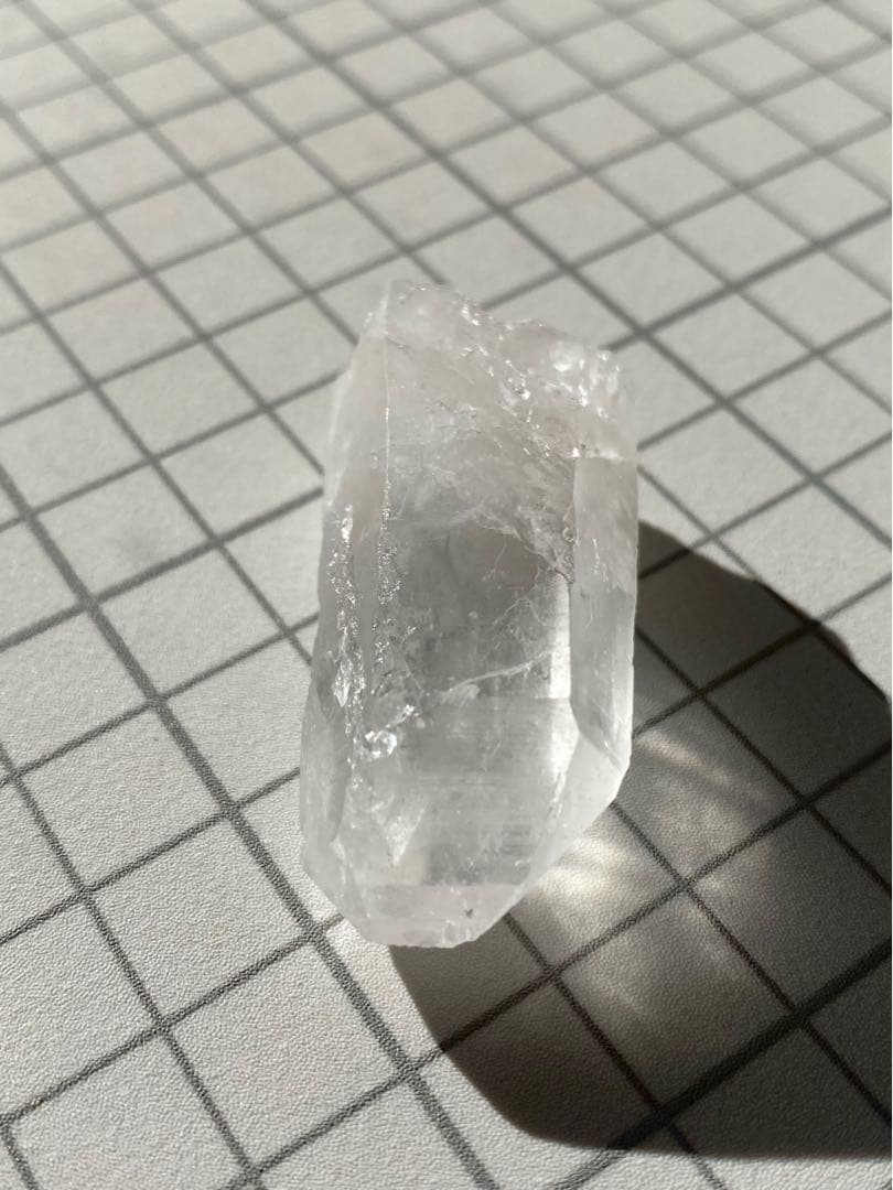 ライトニングクォーツ　天然石　雷水晶　自立　タビュラー　クリスタル