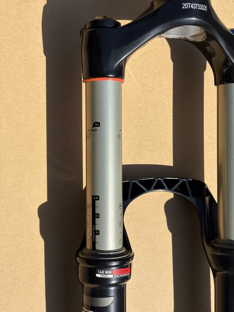 ROCKSHOX Sektor サスペンションフォーク 26