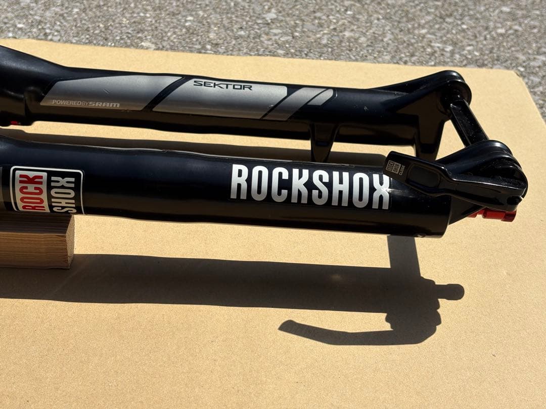 ROCKSHOX Sektor サスペンションフォーク 26