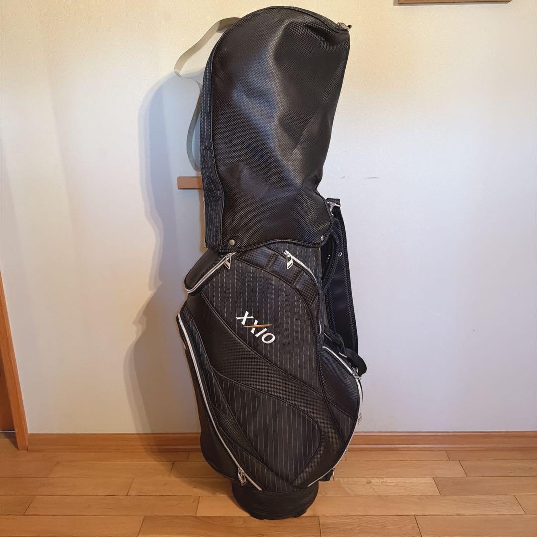 XXIO キャディバッグ ストライプ柄ブラック ゴルフバッグ　DUNLOP