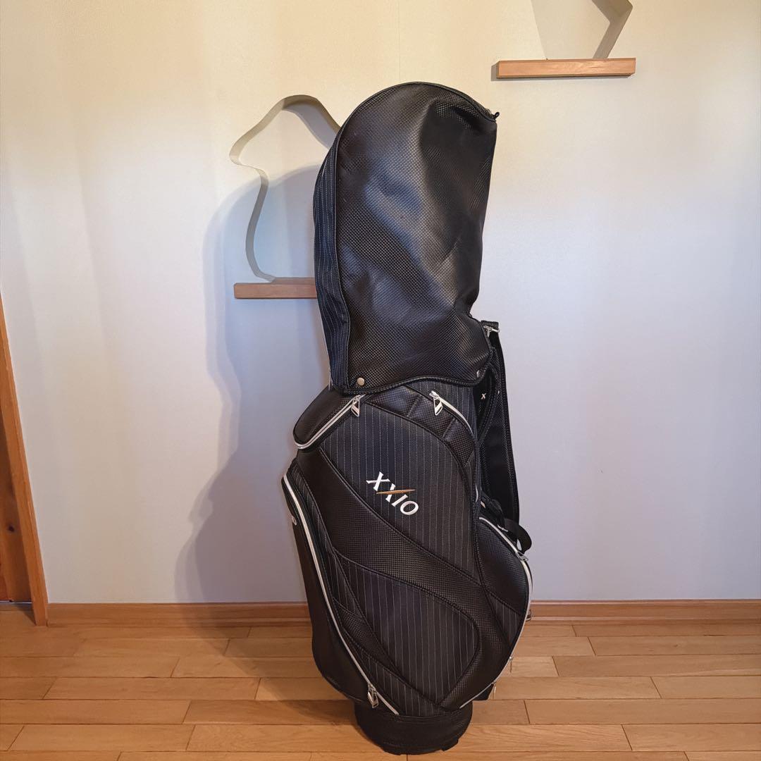 XXIO キャディバッグ ストライプ柄ブラック ゴルフバッグ　DUNLOP