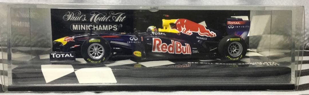 1/43 レッドブル レーシング ルノー RB7 #1 S.ベッテル 2011年