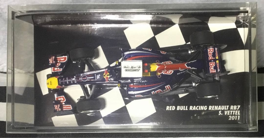 1/43 レッドブル レーシング ルノー RB7 #1 S.ベッテル 2011年