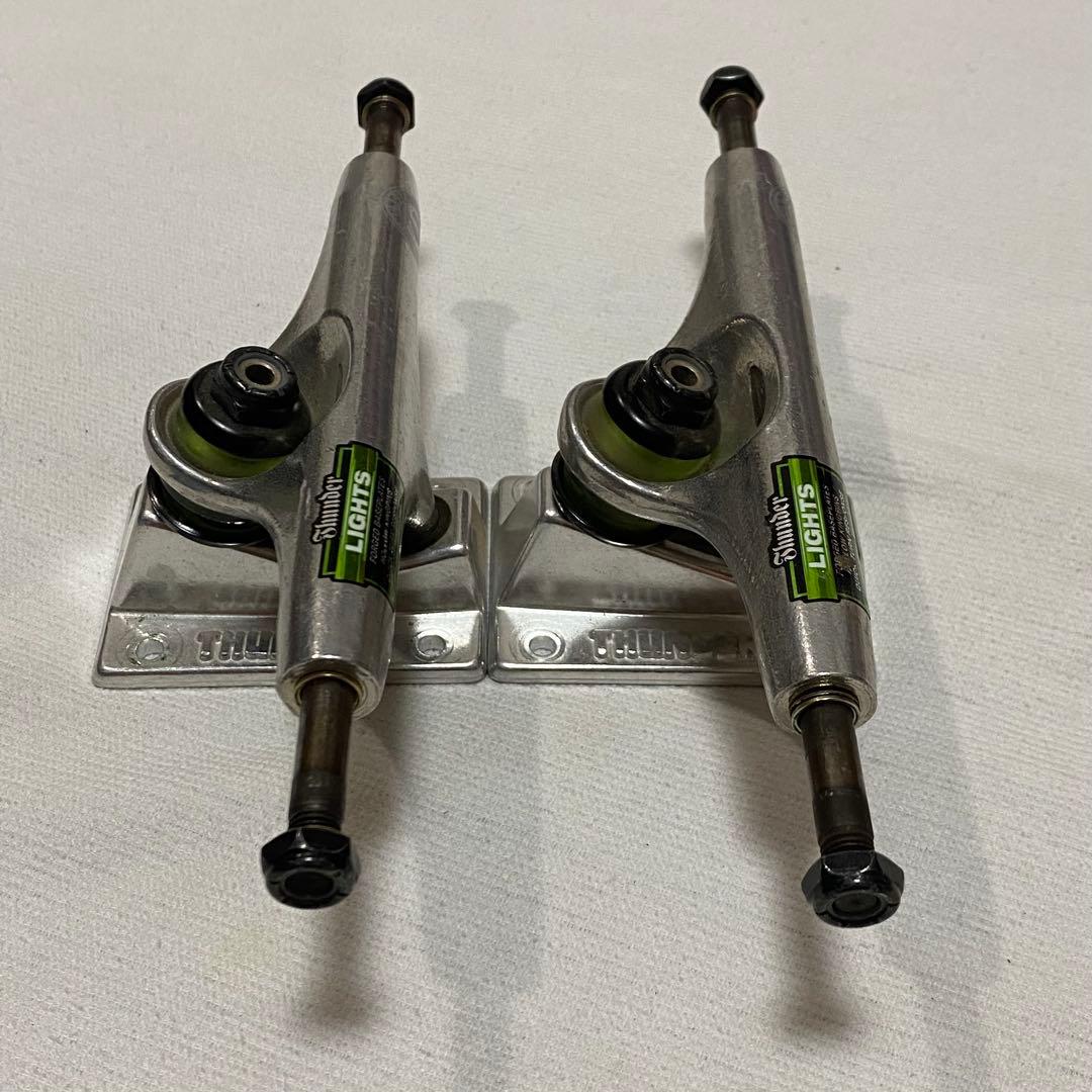 スケートボード THUNDER TRUCKS POLISHED LIGHTS II 147SET