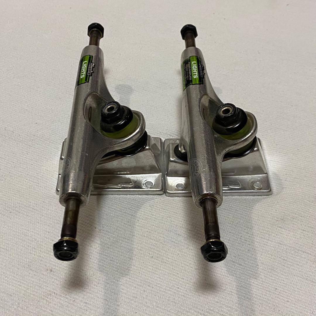 スケートボード THUNDER TRUCKS POLISHED LIGHTS II 147SET