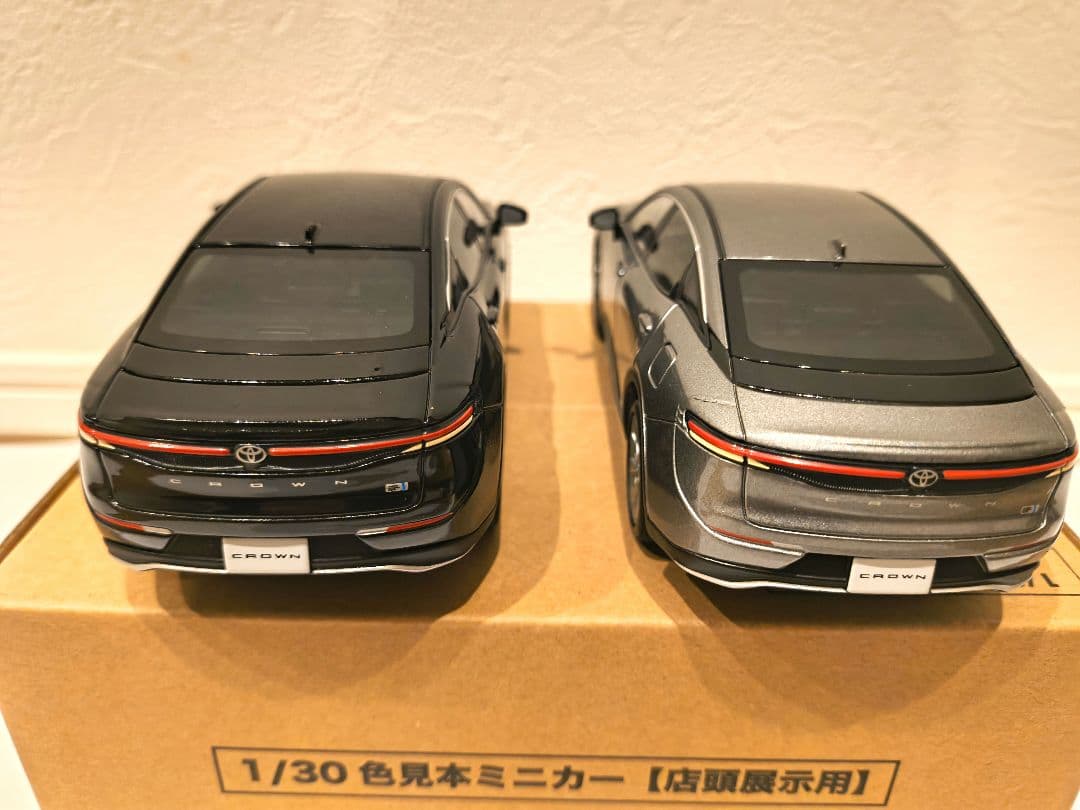トヨタ 新型クラウン カラーサンプルミニカー【箱付き2台セット!!】