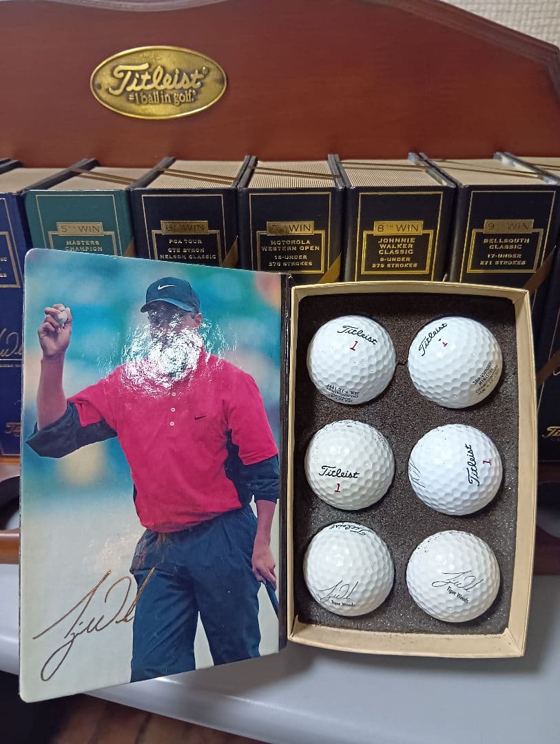 タイガー・ウッズ 優勝記念ボール タイトリスト非売品ラックのセット