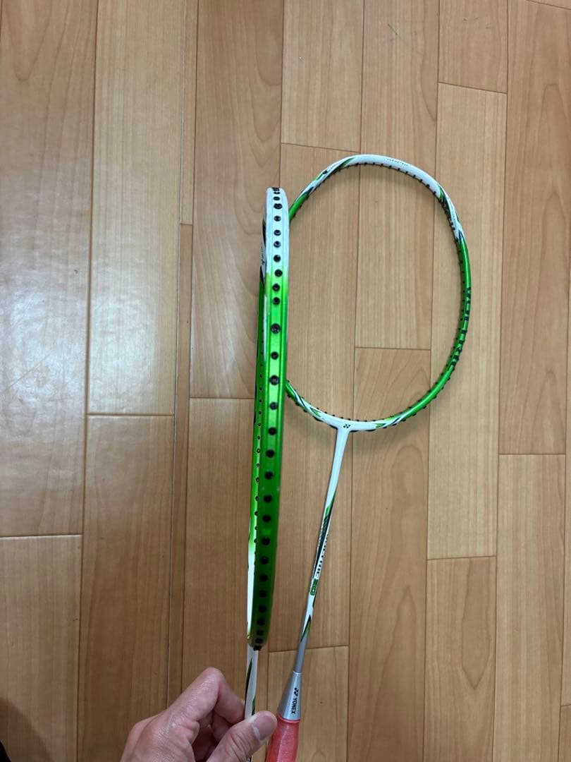 バドミントンラケット　VOLTRIC 30 2本セット