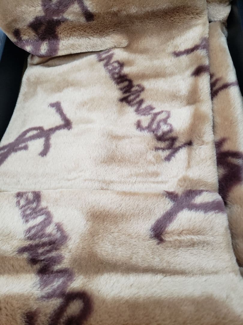 Yves Saint Laurent　マイヤー敷毛布　100×205㎝