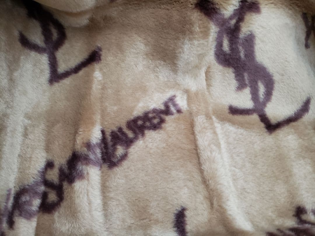 Yves Saint Laurent　マイヤー敷毛布　100×205㎝