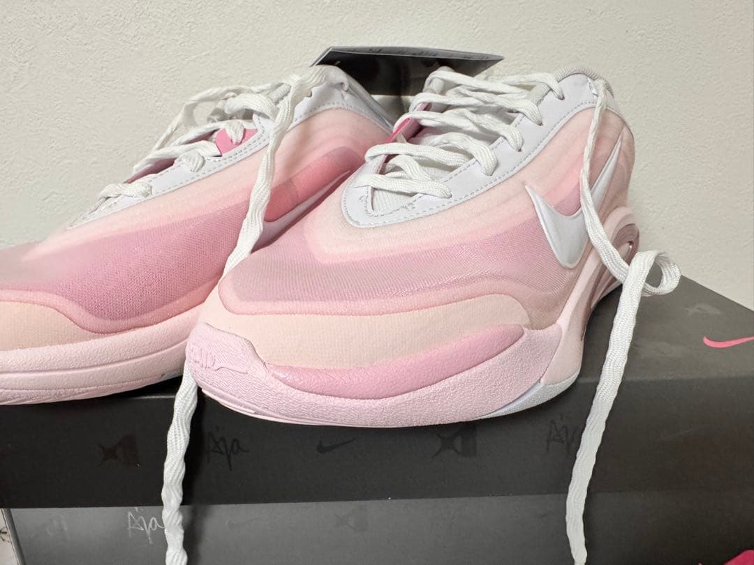 Nike ピンク/ホワイト バスケットシューズ 23.5