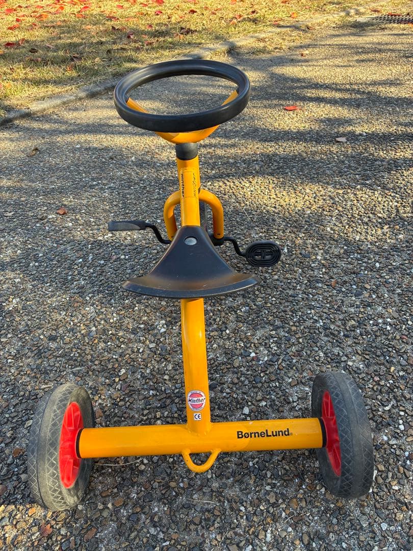 BorneLund 三輪車 黄色 赤ホイール　(大阪市内)