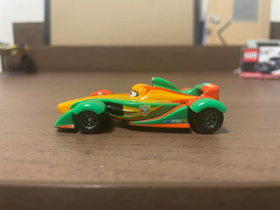 カーズトミカ　リップクラッチゴンスキー•ナイジェルギアスリー