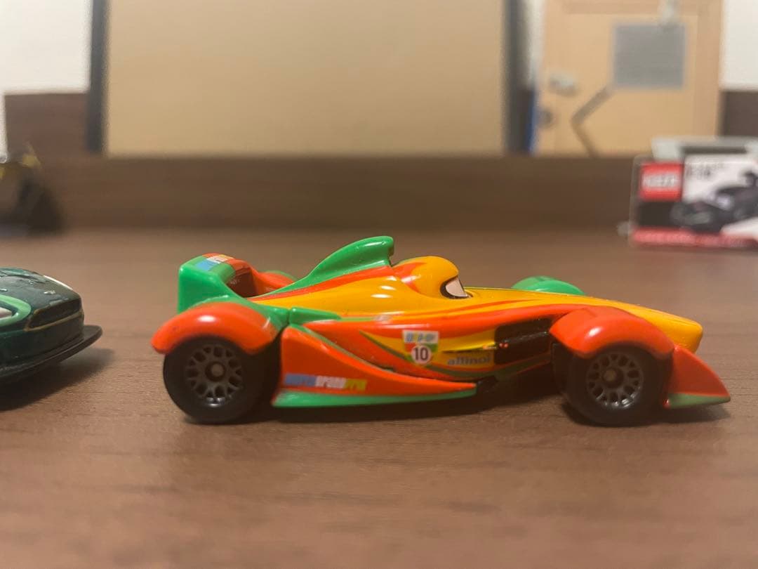 カーズトミカ　リップクラッチゴンスキー•ナイジェルギアスリー