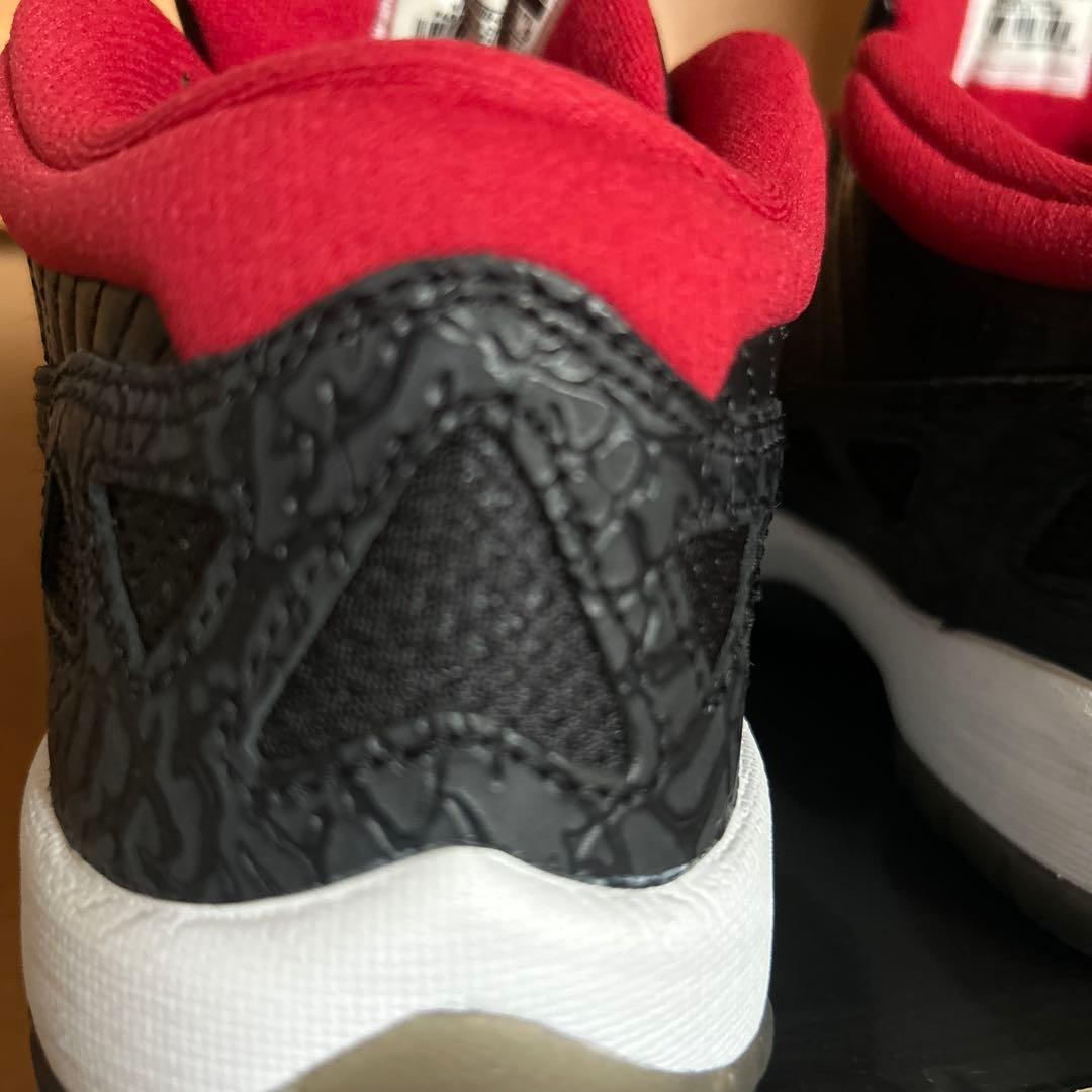 Nike air Jordan11 low ブラック/レッド