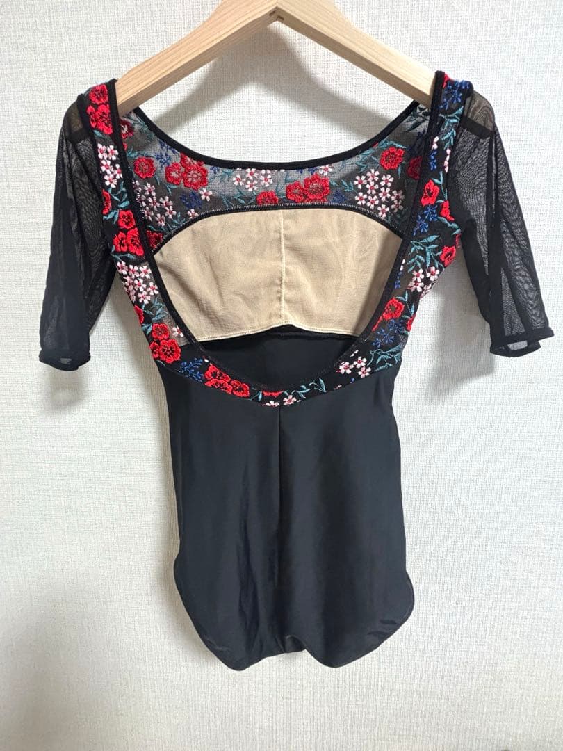 【美品】シルフィーヌ　ルカ　刺繍レオタード 38サイズ