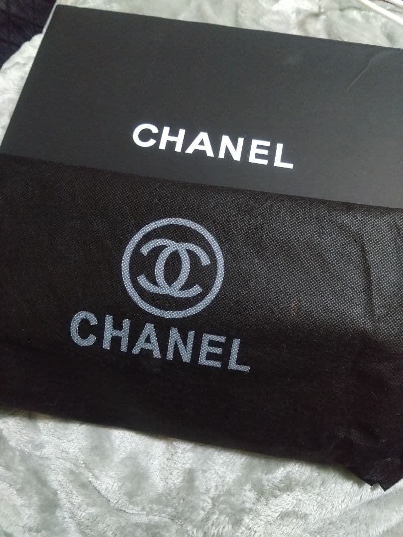 CHANEL ブラックレザーショルダーバッグ