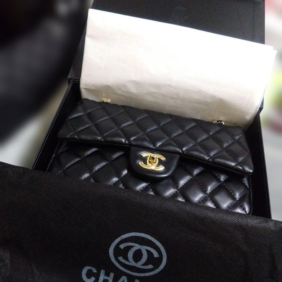 CHANEL ブラックレザーショルダーバッグ