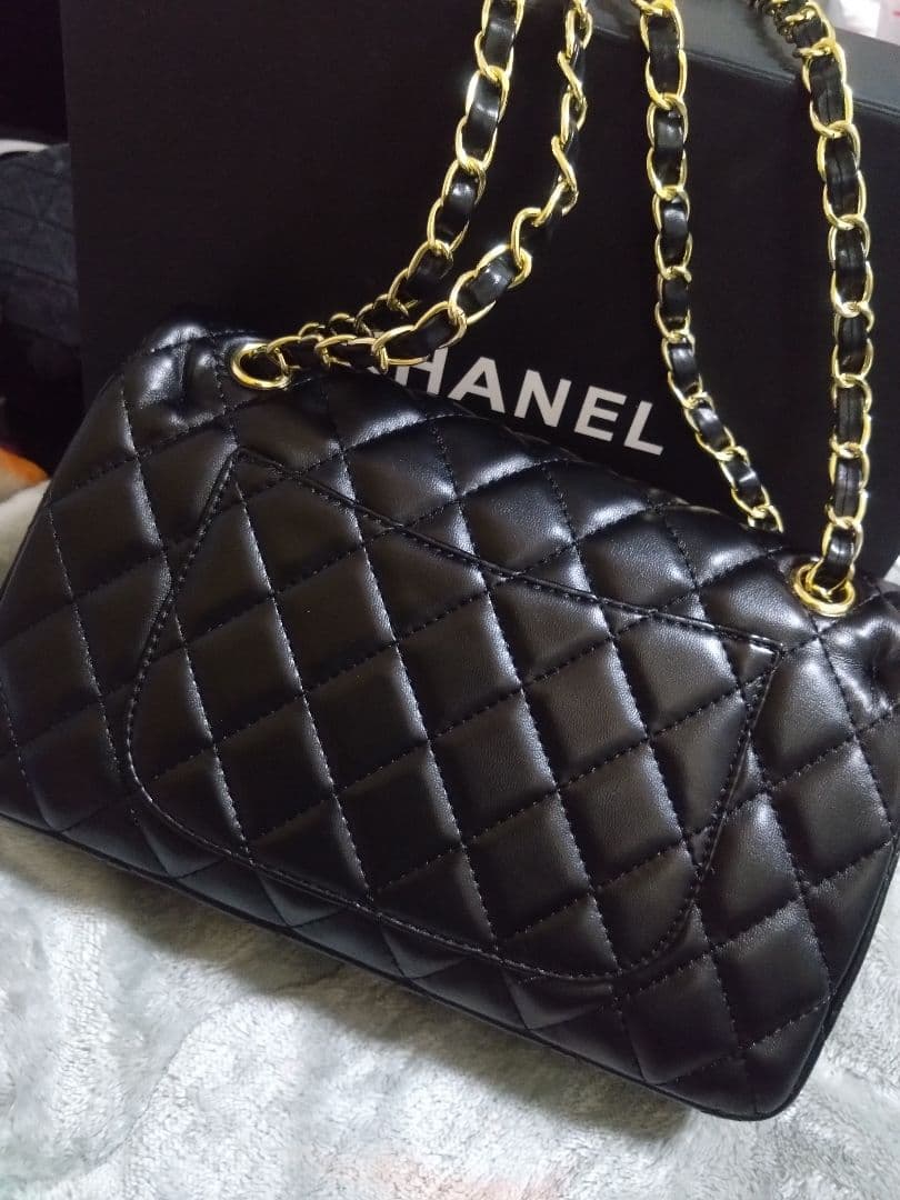 CHANEL ブラックレザーショルダーバッグ