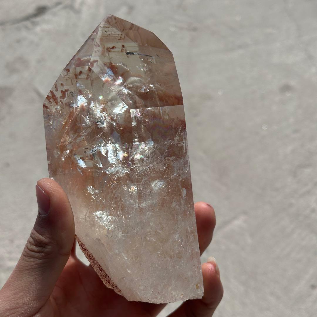 天然石虹あり　水晶のポイント　置物　台座付きG.706