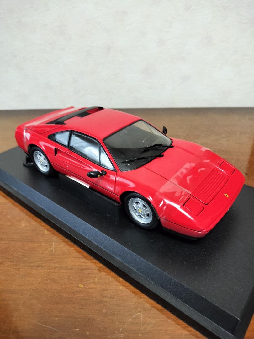 京商1/18フェラーリ328GＴＢ（1988）レッド