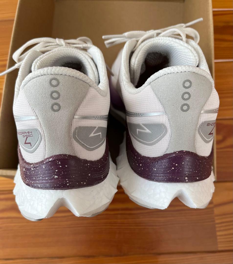 Saucony サッカニー　エンドルフィンスピード4 ウィメンズ 23.5cm