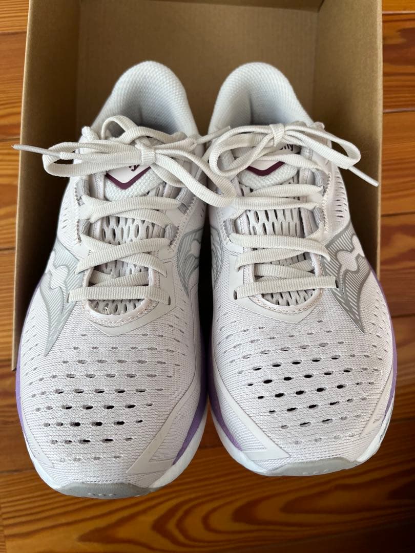 Saucony サッカニー　エンドルフィンスピード4 ウィメンズ 23.5cm