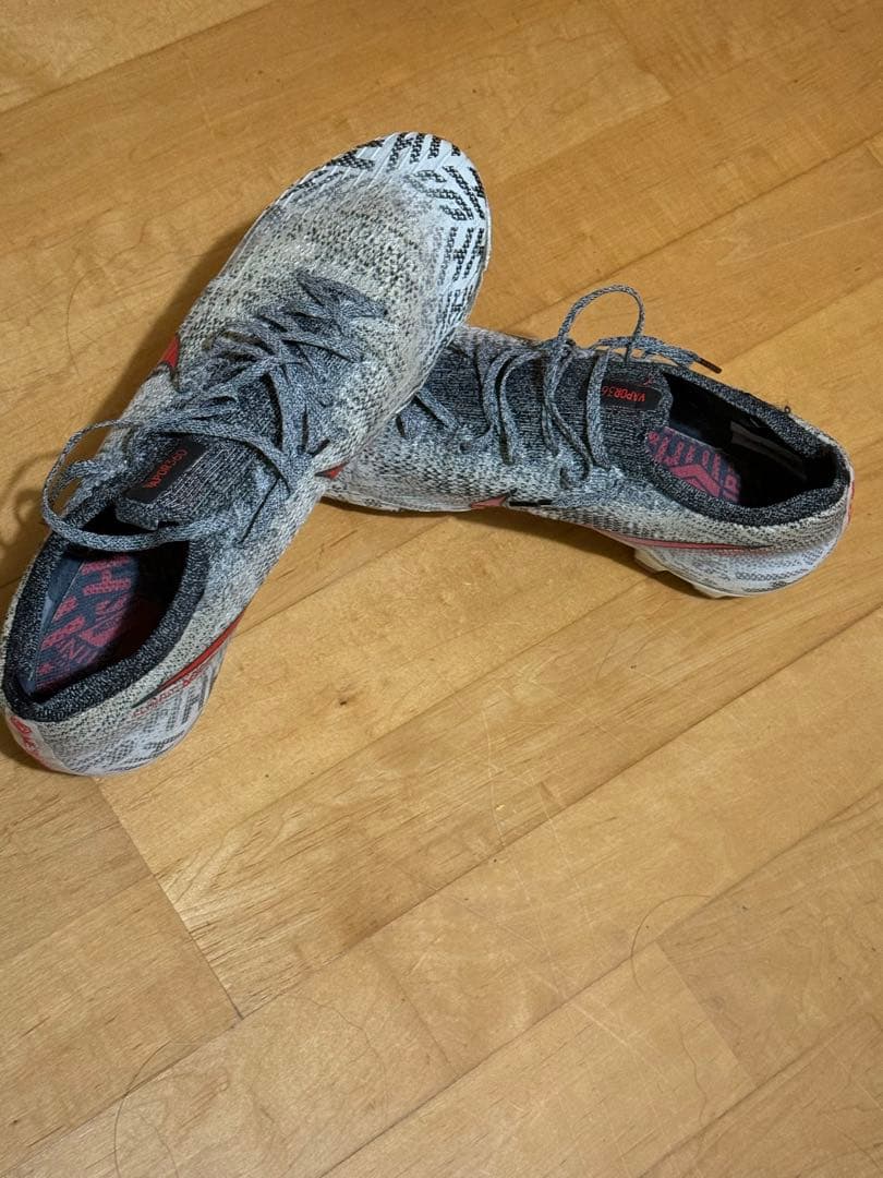 「激レア」Nike Mercurial サッカーシューズ グレー/レッド