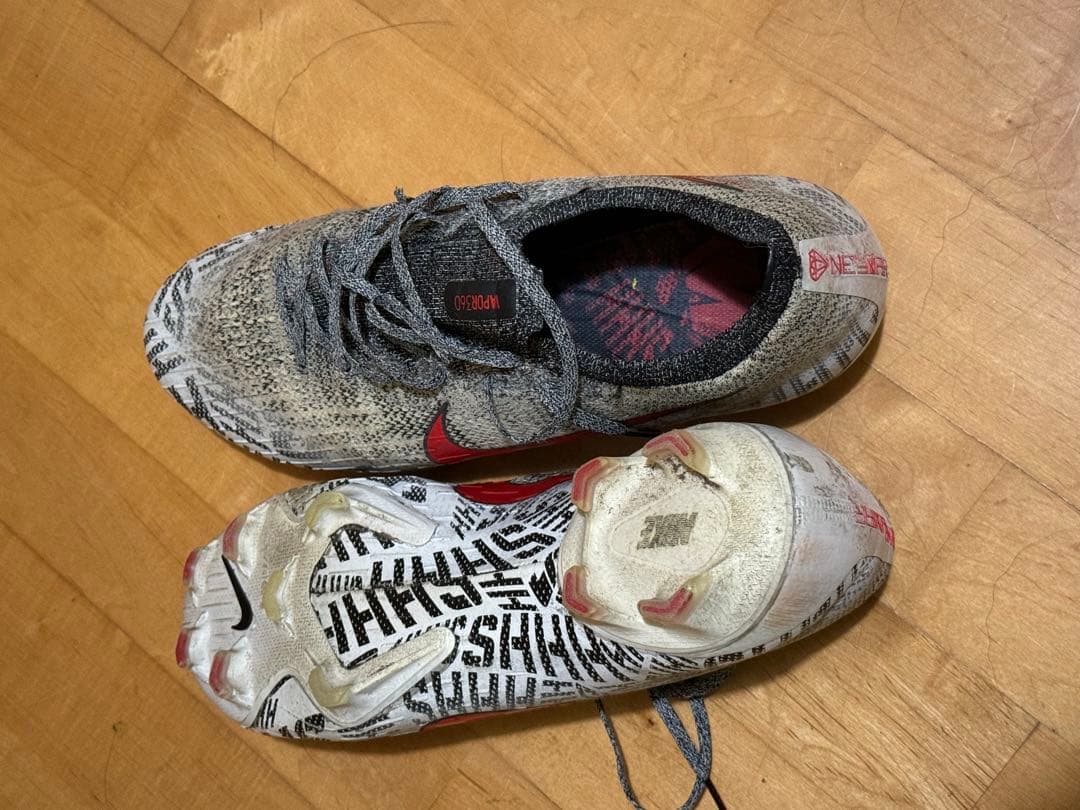 「激レア」Nike Mercurial サッカーシューズ グレー/レッド
